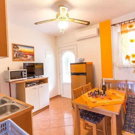 Sandra Appartamento Rab Town