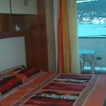 Sandra *