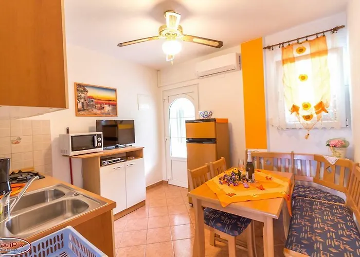 Sandra Apartment Rab Town